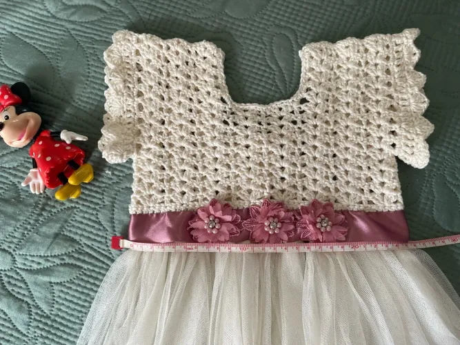 Vestido infantil 1 ano Crochet com saia tule e na cintura pérolas