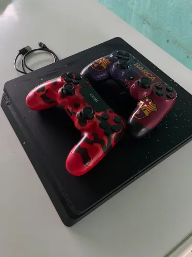 Ps4 Slim, 1T, 2 controles e mídia física
