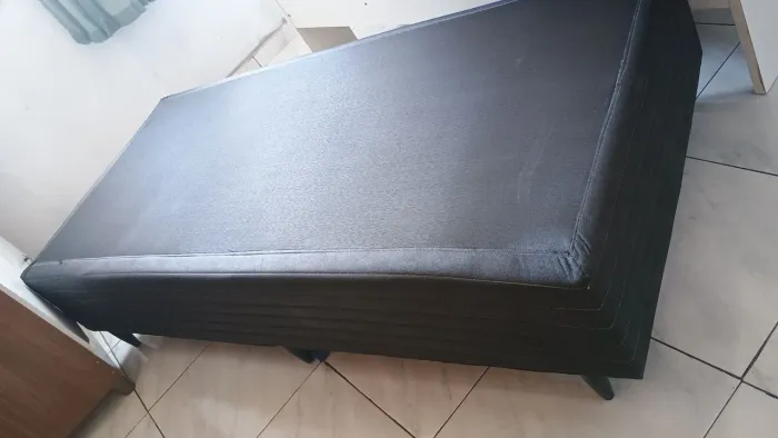 Vende-se base para cama box de solteiro 