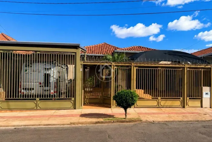 EXCELENTE CASA NA VILA PLANALTO | GARAGEM 4 CARROS