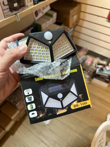 LUMINÁRIA SOLAR DE PAREDE 100 LED COM SENSOR DE PRESENÇA