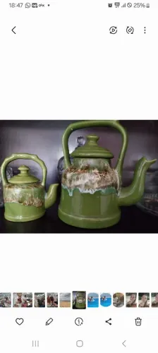 Bules Antigos com pequeno defeito.Valor de cada bule 50 reais