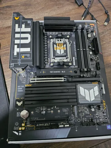 Kit Ryzen 9950X 16/32 núcleos, Placa mãe Asus X870 Tuf Wi-Fi