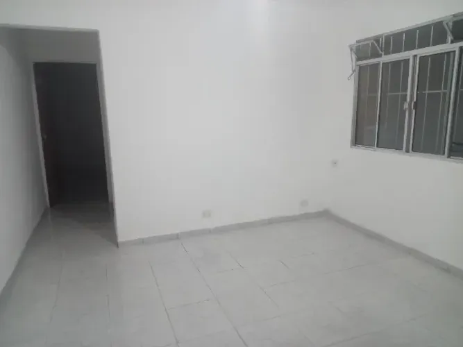 Aluga se casa, 01 quarto, cozinha,sala, banheiro, lavanderia.