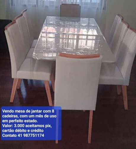 Mesa de jantar com 8 cadeiras