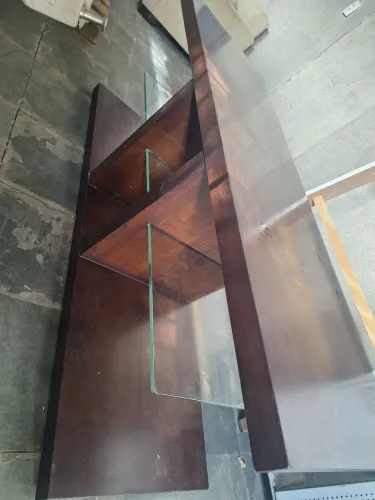 Rack com prateleira em vidro removível 