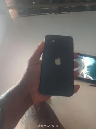 Vende iPhone 11 bateria 82% tudo perfeito sem nenhum problema 1.300 sem papo de liso chega