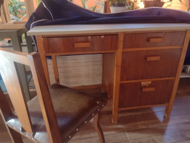 Escrivaninha + cadeira (mesa de trabalho/escritório)