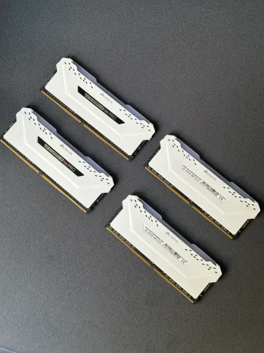 Memoria Ram DDR4 4x8 Corsair Vengeance RGB Pro