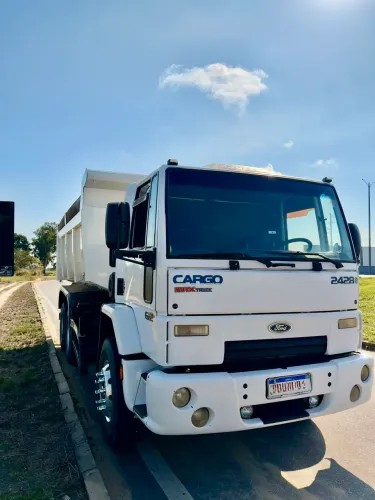 Ford Cargo 2428E