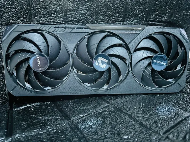 Vendo ou troco RTX 5080 Gigabyte 