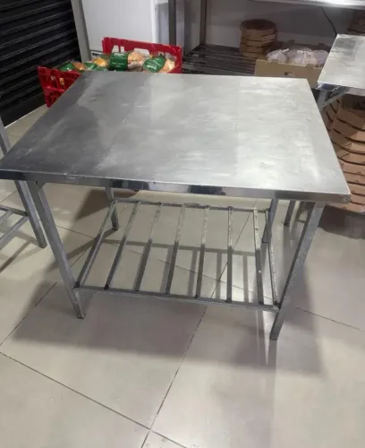 Mesa tampo inox estrutura metálica 1,40x0,80