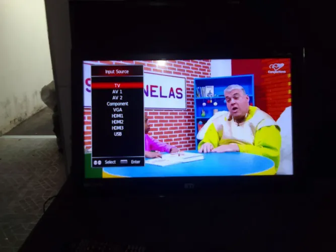 Tv 32sti digital não é smart fullhd led hdmi fininha  tudo ok por no suporte