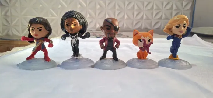Kit Bonecos Vingadores Avengers Mc Donalds capitã Marvel