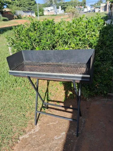 Churrasqueira para espetinho desmontável