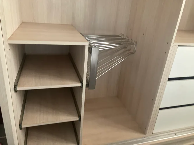 Vendo quarto completo 100 MDF. Bicama, guarda-roupa, nicho e escrivaninha.