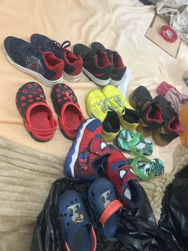 Tênis infantil em ótimo estado(8 pares) num 27/28 