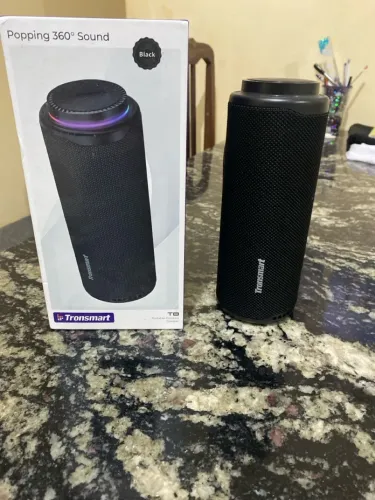 Caixa de som Tronsmart T8 com um som muito alto e o grave muito forte 