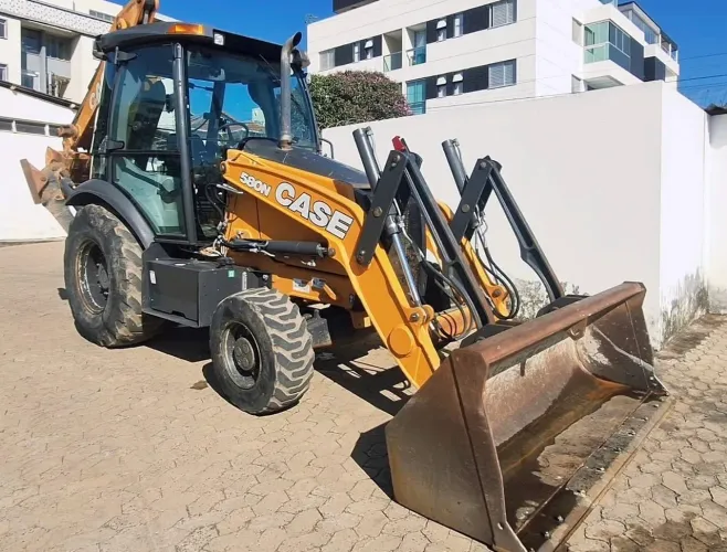 Retroescavadeira Case 580N 2020 - Em até 120x