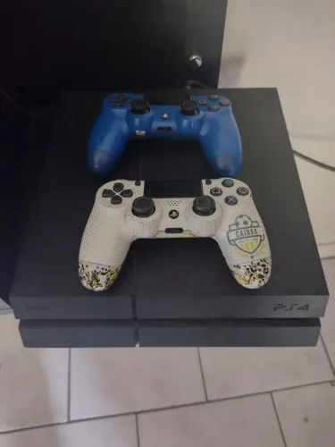 Ps4 FAT, dois controles originais e jogos