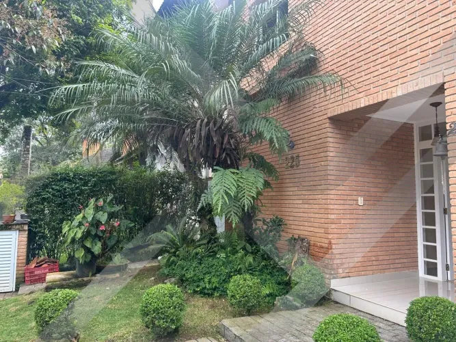 Casa para Locação em Aldeia da Serra.