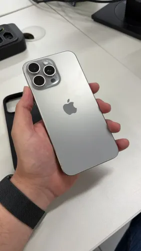 iPhone 15 Pro Max - Sem Marcas