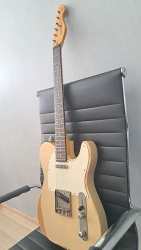 Guitarra Vintage V62 icon series - com upgrades 