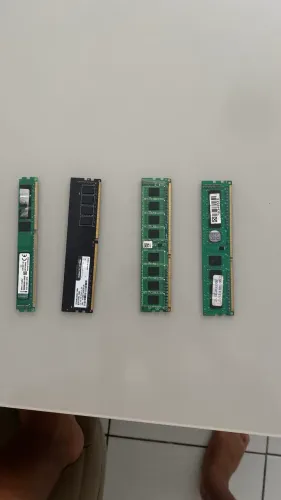 4 pentes de memoria ram 3 ddr3 e um ddr4