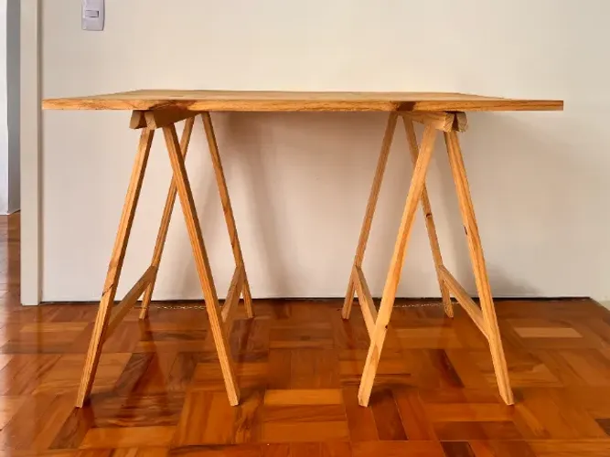 Mesa de Madeira Pinus Cavaletes