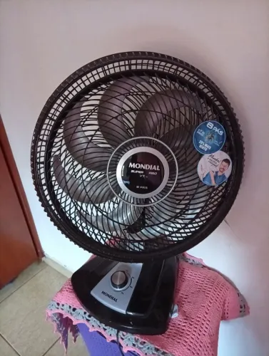Vendo este ventilador. Semi novo com 1mes e meio de uso. Por R$120,00