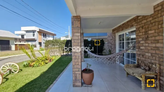 Casa em condomínio fechado, viva em meio as montanhas e próximo as melhores praias de Flor