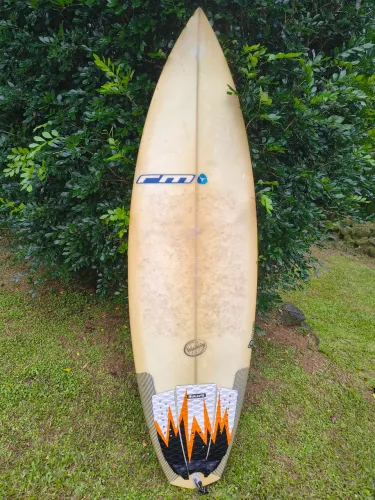 Vendo prancha Surf 5'7 Ricardo Martins wetmorks R$ 350,00. *