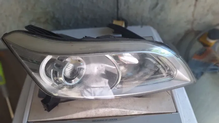 Farol para o carro  x60 lifan nunca usado.