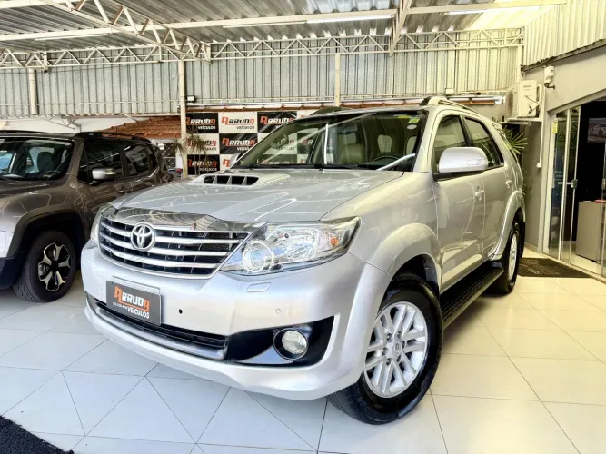 Toyota Hilux SW4 SRV D4-d 4X4 3.0 TDI Dies. AUT 2013