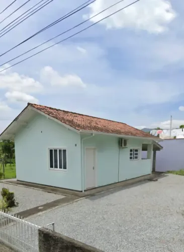 Casa para venda possui 72 metros quadrados em terreno 750 m2 Centro de Águas Mornas SC
