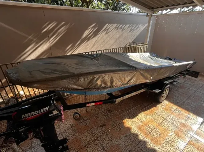 Barco Semi chata 5 metros com motor Mercury Super 18hp