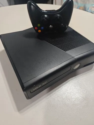 Xbox 360 + HD com 100 jogos