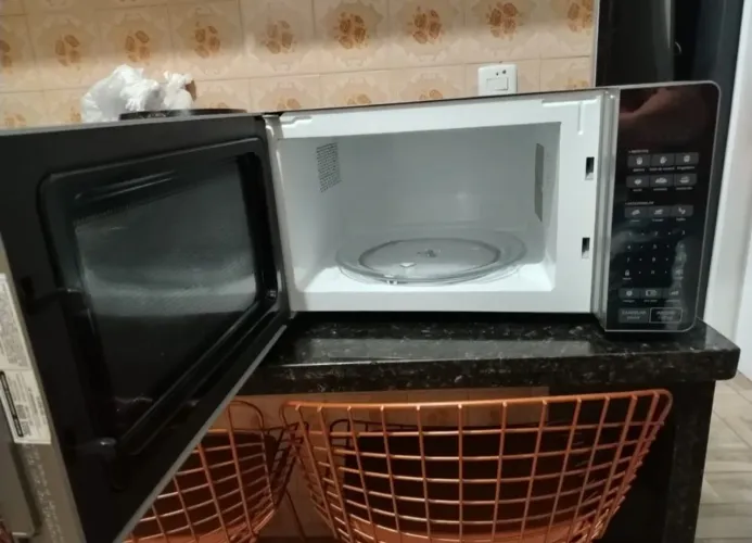 Microondas semi novo