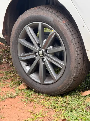 Vendo 4 pneus aro 15 - 185/60