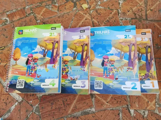 Livros trilhas FTD 2° ano