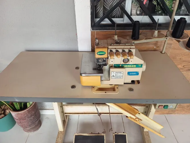 Máquina de costura industrial Interlock