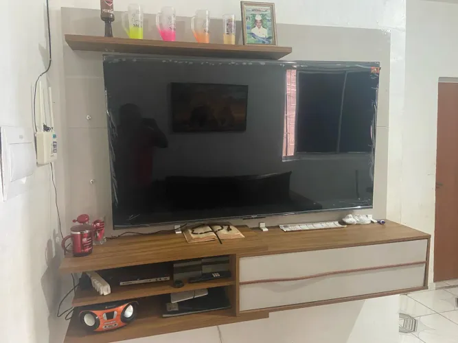 Vendo Tv TCL Smart/Android 65 Pol. Rack e Sofá tudo por 3.000. aceito cartão de crédito