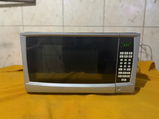 Microondas Philco prateado com preto! 
