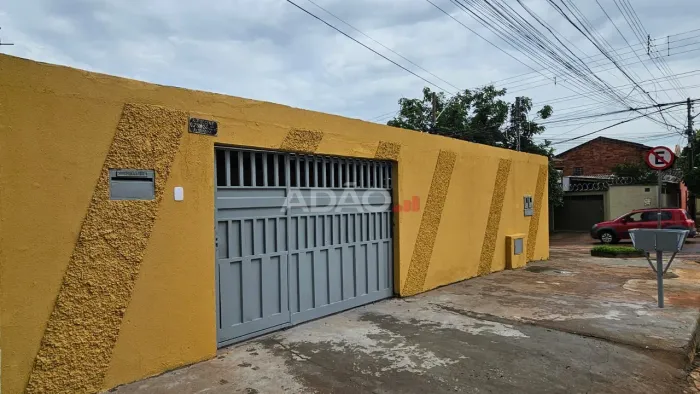 Casa térrea 3 quartos + edícula independente amplo terreno no Jardim Europa
