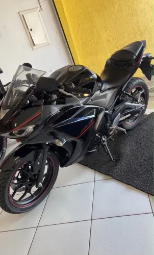 Moto linda Yamaha R3