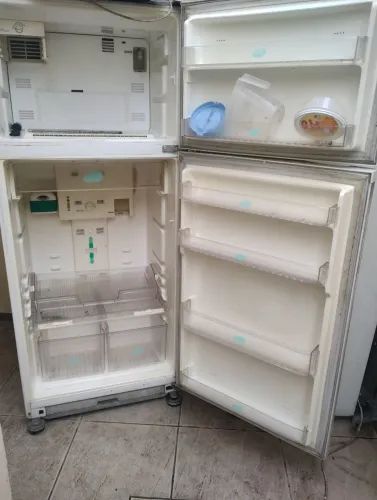 Por 199 reais vendo as 2 geladeira Brastemp e Eletrolux pra retirada de peça ou conserto