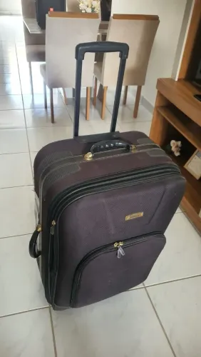 MALA SESTINI(QUALIDADE)GRANDE INTERIOR EM BOM ESTADO RODINHAS