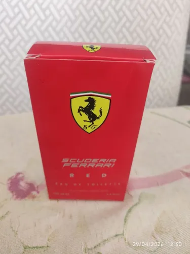 Perfume Ferrari Black e Ferrari Red.