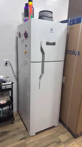 Geladeira Electrolux 371L