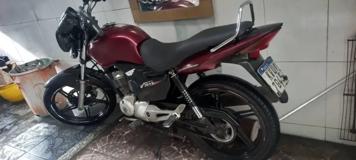 Moto Honda muito boa 